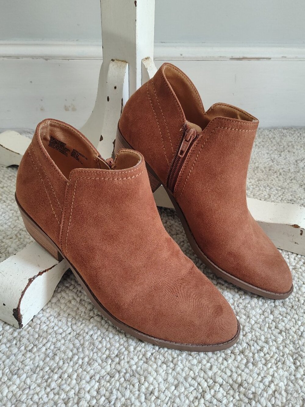 Time and Tru ankle boots, faux suede, rustic brown, 1.5-inch heel, size 8.5M.